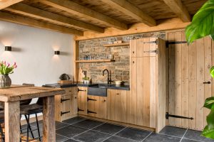 Houten-keuken-tuinhuis-beton-blad