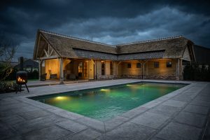 Tuinhuis-met-lichtplan-in-avond