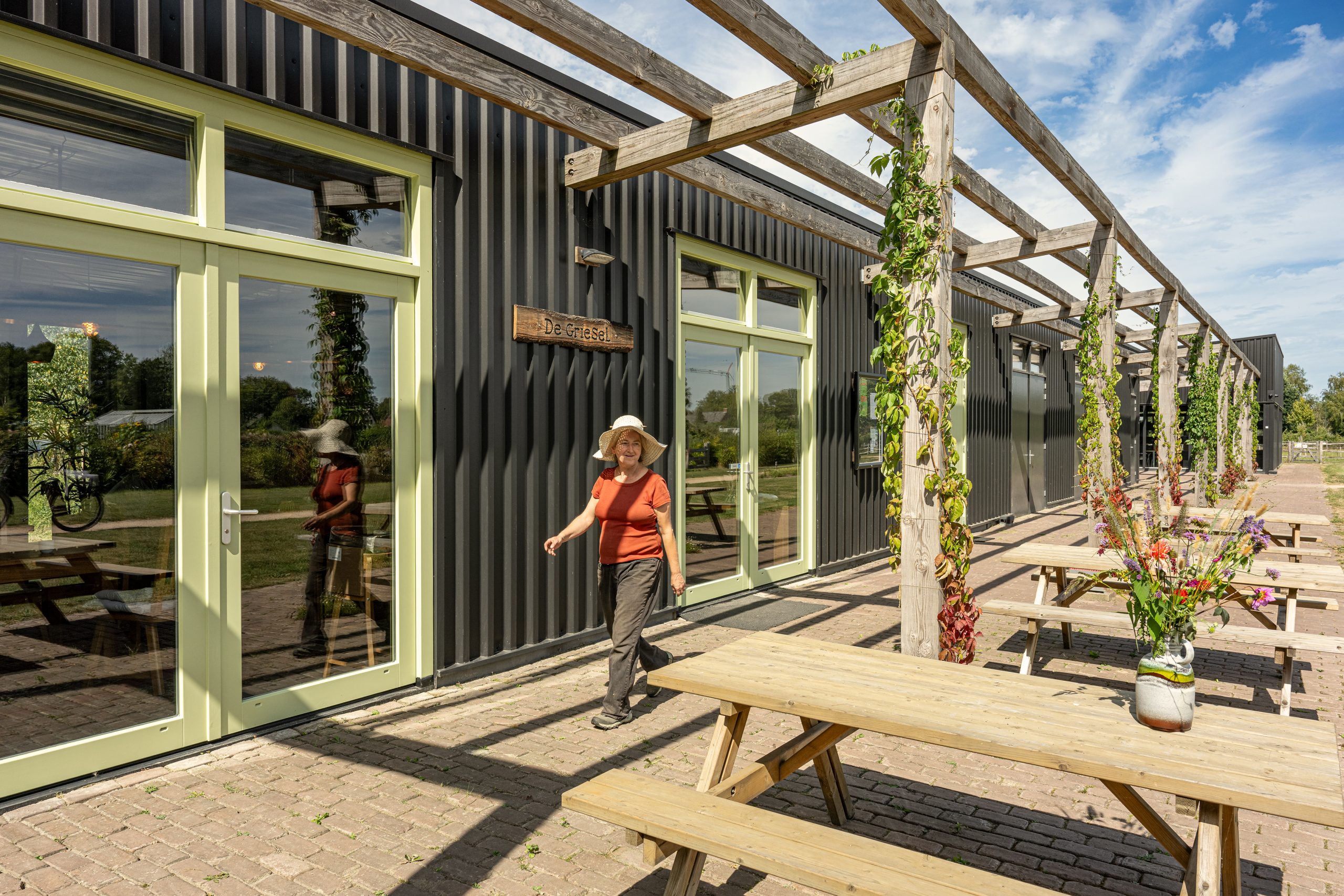 Houten pergola bij De Groene Long gemaakt door De Houtwinkel Bladel