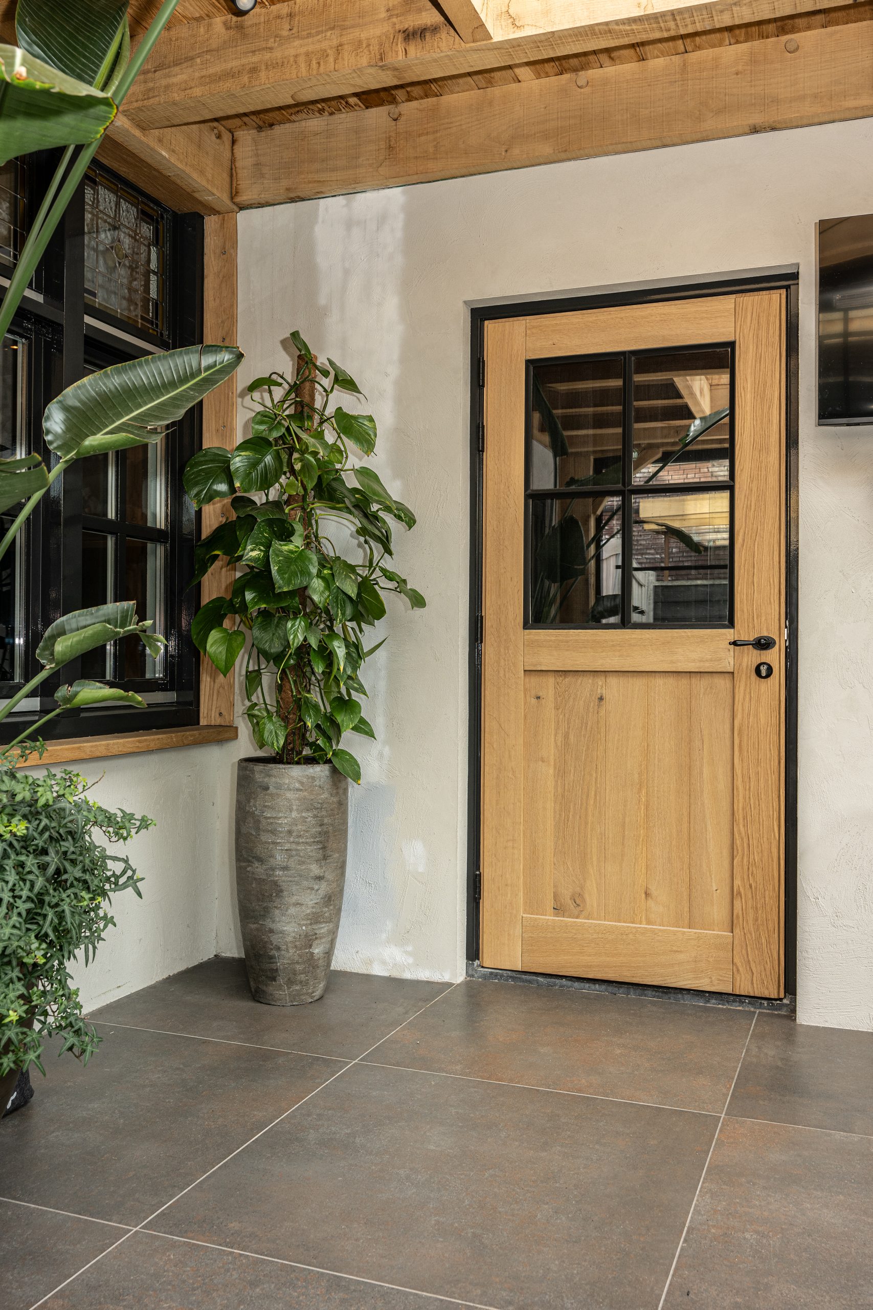 Massief eiken binnendeur met glazen inzetpaneel