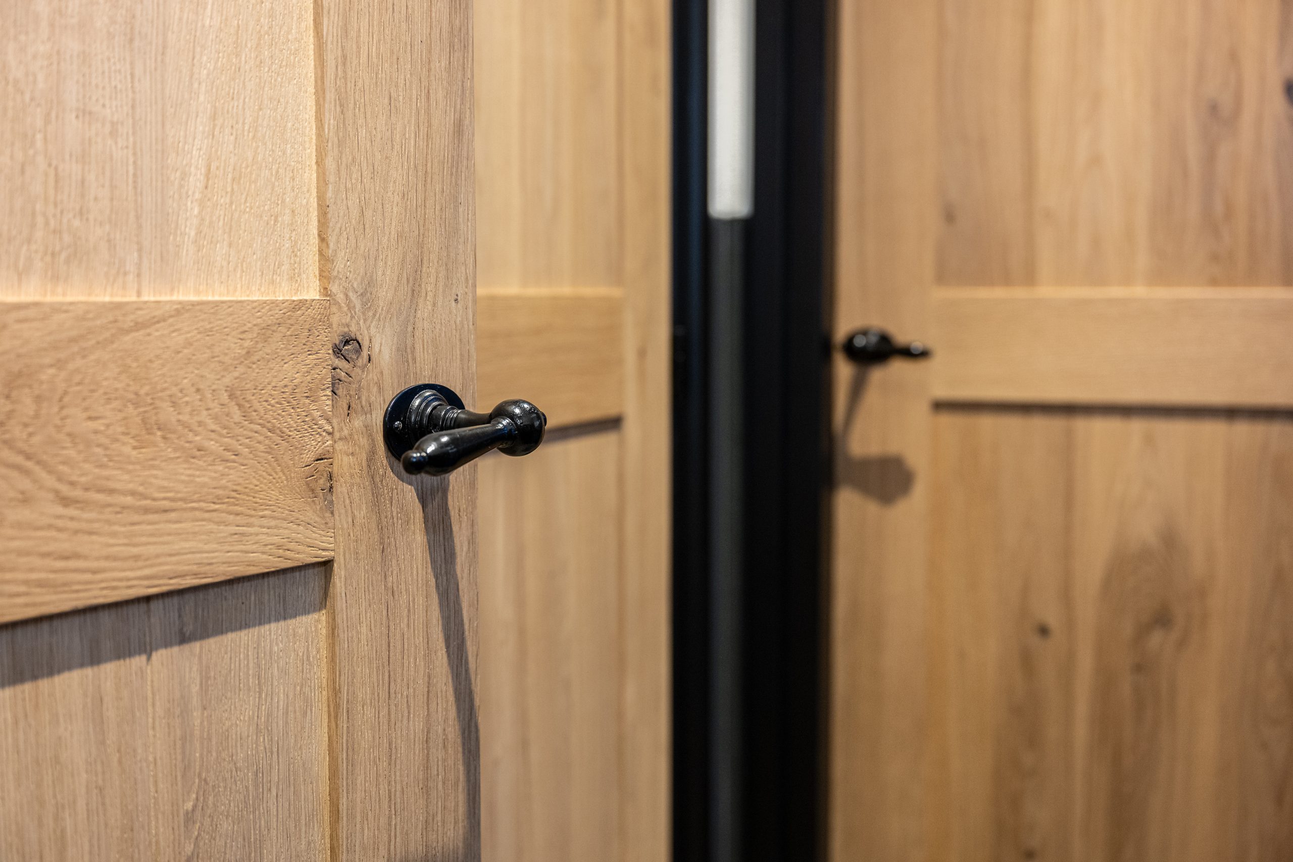 Massief eiken binnendeur in hal